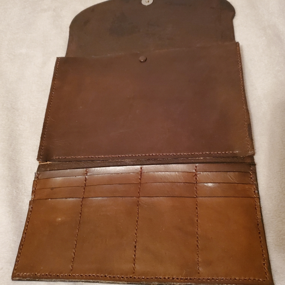 Clutch/Wallet - Picture 2 of 2